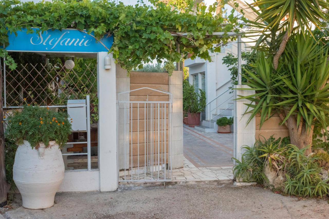 Stefanie Studios Agia Marina Buitenkant foto