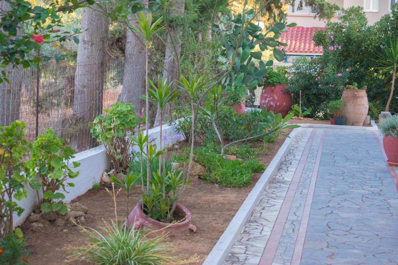 Stefanie Studios Agia Marina Buitenkant foto